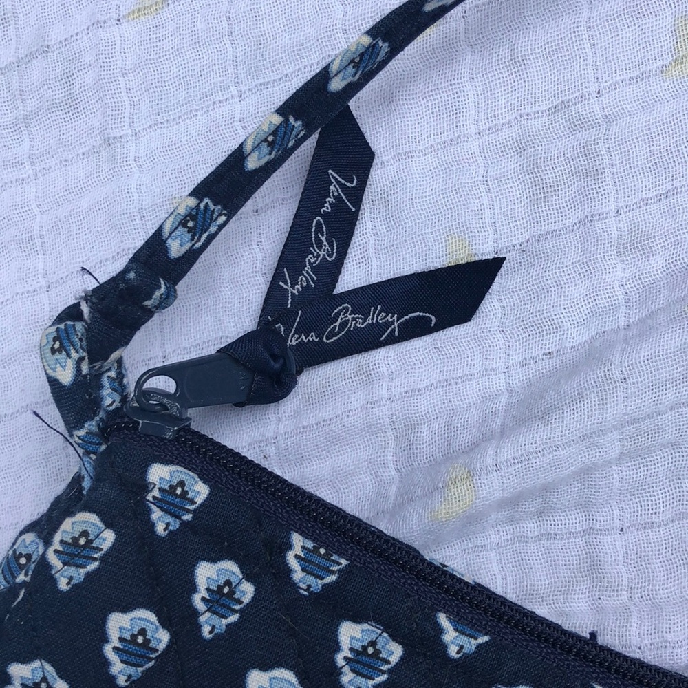 Vera Bradley cross body - Picture 2 of 4
